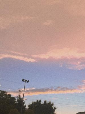 以黎明前的天空为背景作品封面
